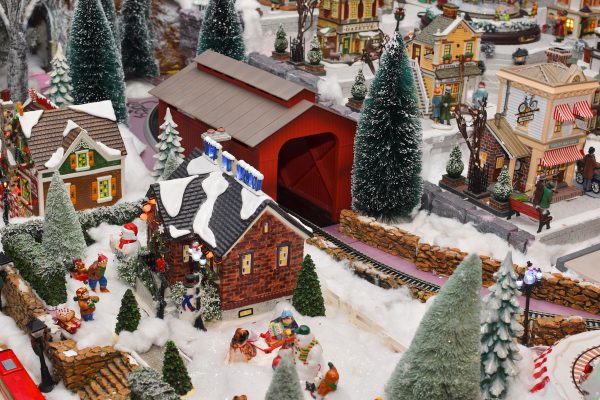 Snow-Village-overed-bridge-600x400