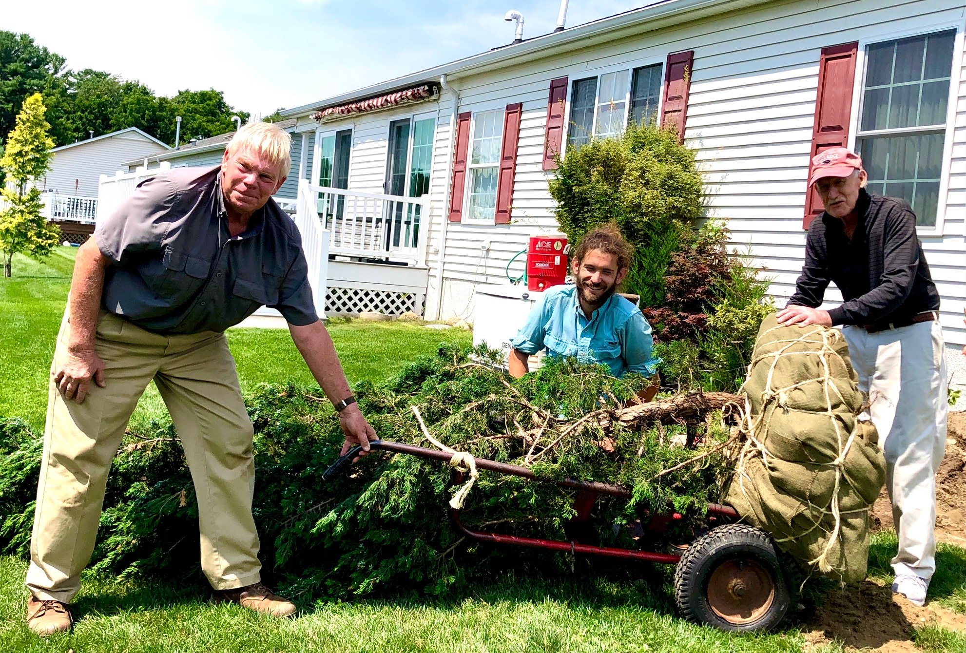 digging Juniperus v. Mike Connor z IMG_2071